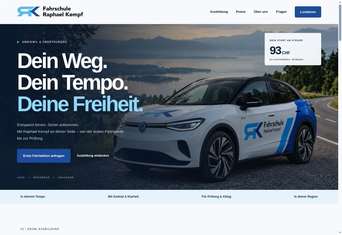 Screenshot des RK-Fahrschul-Entwurfs mit blauem Markenauftritt und Fahrschulauto vor Schweizer Seenlandschaft